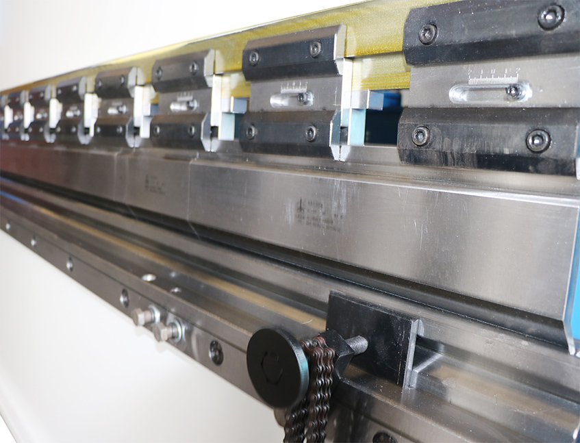 punch clamping tool